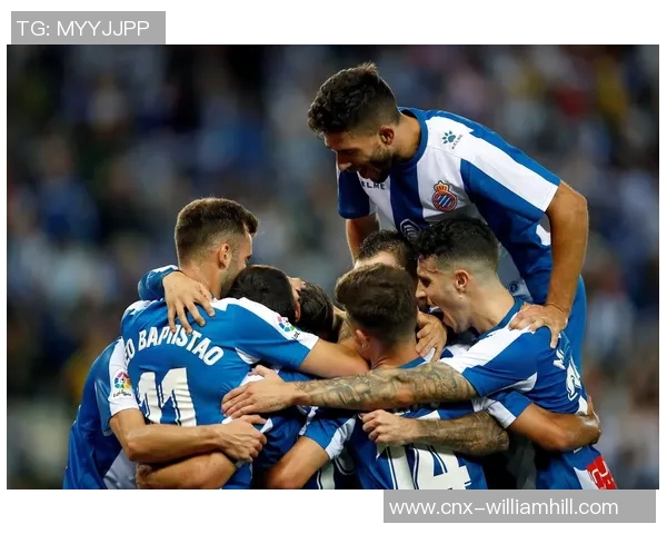 西班牙人足球队奋勇争先展现团队精神与竞技风采 西班牙人足球队奋勇争先展现团队精神与竞技风采